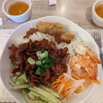 Pho Tho - Vermicelli bowl with grilled pork, shrimp and egg roll - Vietnamese Near Me - Murrieta, California