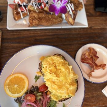 Kitchen 15 - CHICKEN AND WAFFLES, avocado Toast - Breakfast & Brunch Near Me - Sacramento, California Kitchen 15 - CHICKEN AND WAFFLES, avocado Toast - Breakfast & Brunch Near Me - Sacramento, California
