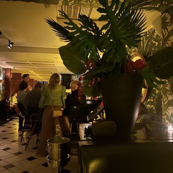 Melody's Piano Bar - Bar area - Cocktail Bars Near Me - New York, New York Melody's Piano Bar - Bar area - Cocktail Bars Near Me - New York, New York