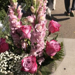 A U Florist - Friendly staff, amazing variety of flowers to choose. 11/10 recommended!!