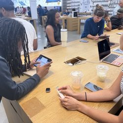 Apple Short Pump Town Center