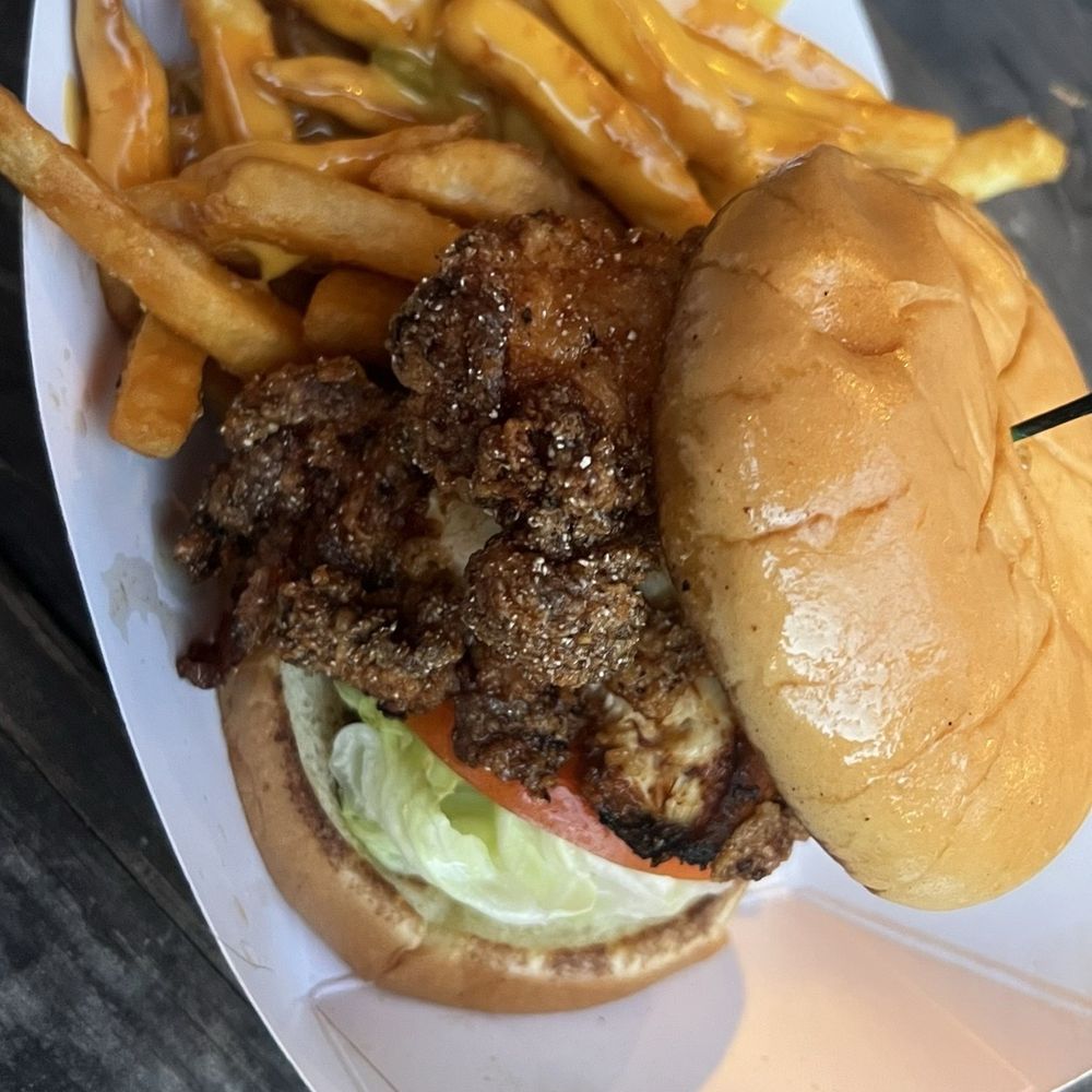 Dino's - Fried chicken sandwich - American Near Me - Nashville, Tennessee