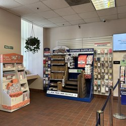 US Post Office - Clean and nicely organized supplies