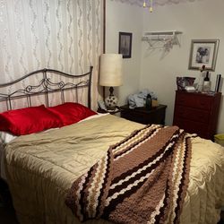 Crazy Annie's Bordello & Saloon - Double bed with old bedding.