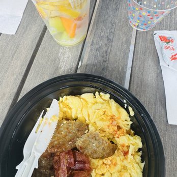 Happy's Snack Bar - Fast breakfast bite @ Happys at Hale Koa - Do-It-Yourself Food Near Me - Honolulu, Hawaii Happy's Snack Bar - Fast breakfast bite @ Happys at Hale Koa - Do-It-Yourself Food Near Me - Honolulu, Hawaii