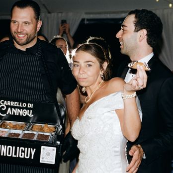 Carrello Di Cannoli - Desserts Near Me