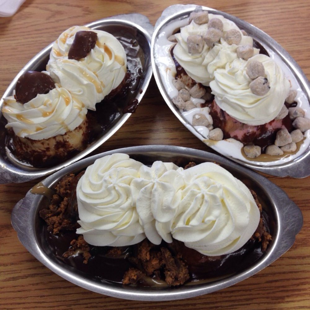King Condrell's Candy & Ice Cream - If you have read my review then you know why I'm here with my friends - Candy Stores Near Me - Kenmore, New York