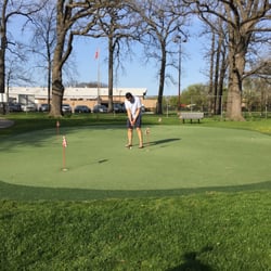 Oakton Driving Range - Putting.