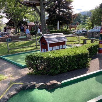 Around the World Golf - Wisconsin. - Mini Golf Near Me - Lake George, New York