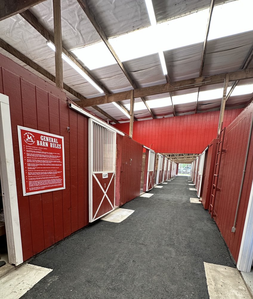 J Bar M Stables - equestrian in Oregon City, OR