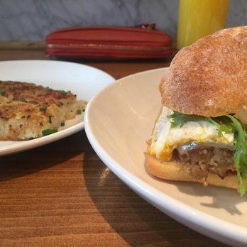 Maplewood Kitchen and Bar - Breakfast sandwich with hash browns - Breakfast & Brunch Near Me - Cincinnati, Ohio