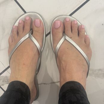 Amor Nails - Nice Pedicure by Lina - Nail Salons Near Me - Berwyn, Illinois