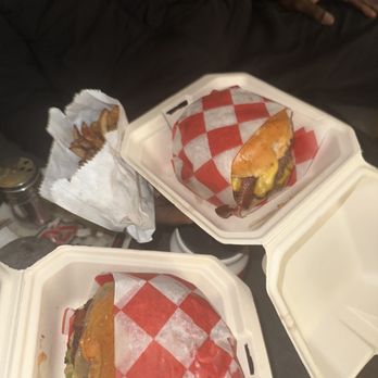 Swizzler Crispy Chicken + Smash Burgers - Burgers Near Me - Washington, DC, District of Columbia