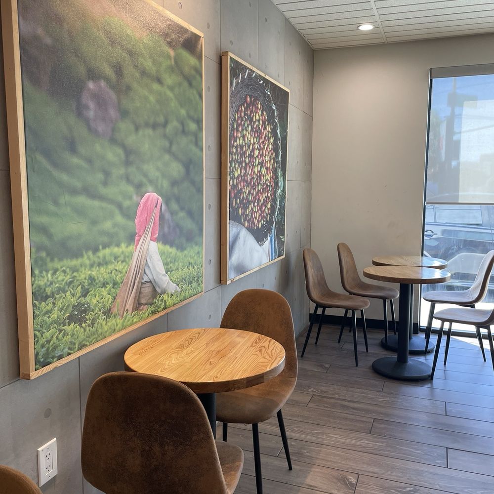 7 Leaves Cafe - Inside - Coffee & Tea Near Me - Phoenix, Arizona