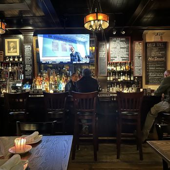Galo Tavern 18 - Bar area - Steakhouses Near Me - New Hyde Park, New York Galo Tavern 18 - Bar area - Steakhouses Near Me - New Hyde Park, New York