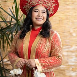 Make up trial in traditional Vietnamese photoshoot