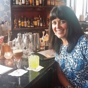 龍蝦吧 - Two beautifully specimens....and a woman! These two drinks are the Genever Smash and the Lemon Sherbet Bishop. - Seafood Near Me - Hong Kong, HK