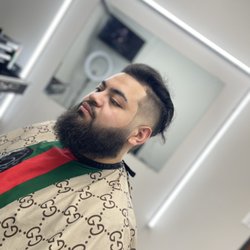 Stages Barbershop - Sharp Lines