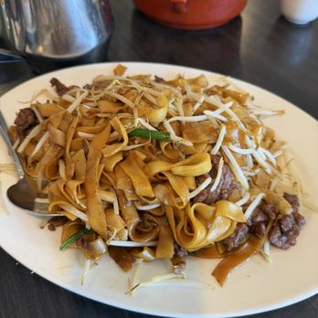 Mr. Chopsticks Seafood Restaurant - Chow fun - Chinese Near Me - El Monte, California