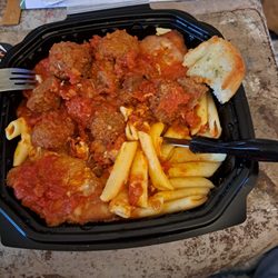Di Napoli Pizzeria - Chicken Parmigiano with Ziti. Sauce was good but a little watery.