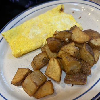 Honey Butter's Kitchen - Omelette and potatoes - American Near Me - Williamsburg, Virginia Honey Butter's Kitchen - Omelette and potatoes - American Near Me - Williamsburg, Virginia