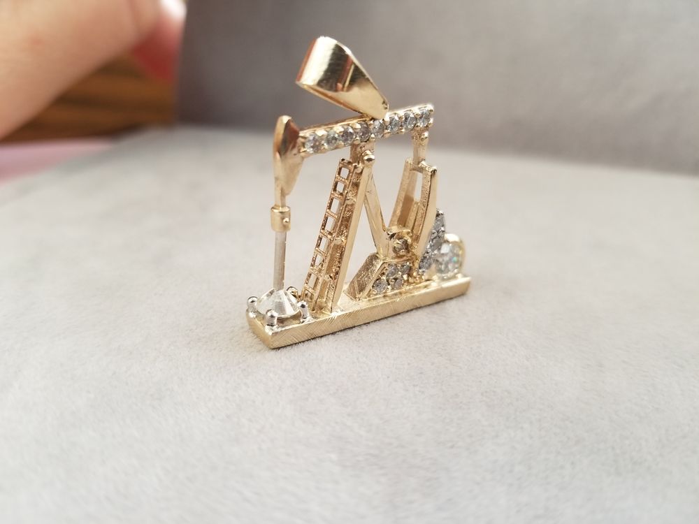 GOLD CORNER Updated September 2024 14 Photos 102 N Washington Ave