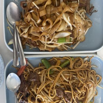 Garden Cafe - Beef chow fun and stirfry black pepper beef with spaghetti both of them have good wok hey - Hong Kong Style Cafe Near Me - Castro Valley, California