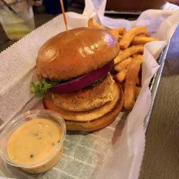 crab cake sandwitch crab cake sandwitch