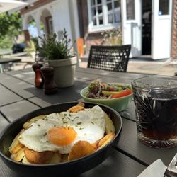 Zum Alten Bahnhof - Speisen auf der Terrasse