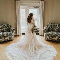 Broderick's Flowers - Beautiful Bride!
