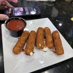 1760 Pub N Grille - Mozzarella sticks