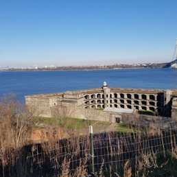 Battery Weed, Verrazzano-Narrows Bridge, Manhattan Skyline Battery Weed, Verrazzano-Narrows Bridge, Manhattan Skyline