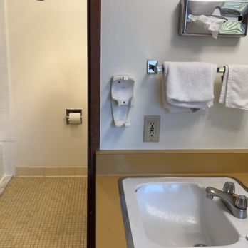 Asilomar Conference Grounds - Bathroom - Hotels Near Me - Pacific Grove, California Asilomar Conference Grounds - Bathroom - Hotels Near Me - Pacific Grove, California