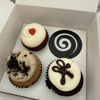 Georgetown Cupcake - Red velvet, Coffee Cookies and Creme Cupcake, Lava Fudge Cupcake - Cupcakes Near Me - Washington, DC, District of Columbia