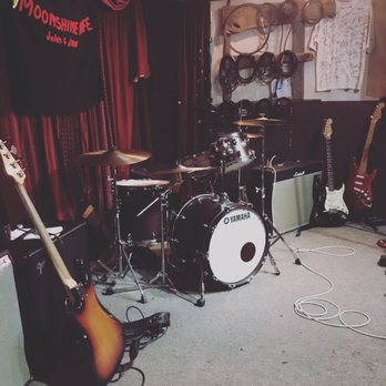 The Moonshine Cafe - The Moonshine's live music stage!! - Nightlife Near Me - Oakville, Ontario The Moonshine Cafe - The Moonshine's live music stage!! - Nightlife Near Me - Oakville, Ontario