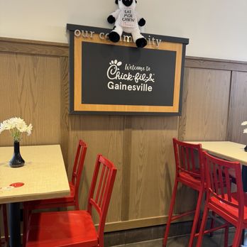 Chick-fil-A - Decor - Fast Food Near Me - Gainesville, Texas