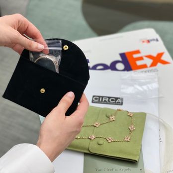 CIRCA - Greenwich - CIRCA offers a free and fully insured shipping kit to sell your jewelry from the safety and comfort of home. - Diamond Buyers Near Me - Greenwich, Connecticut CIRCA - Greenwich - CIRCA offers a free and fully insured shipping kit to sell your jewelry from the safety and comfort of home. - Diamond Buyers Near Me - Greenwich, Connecticut