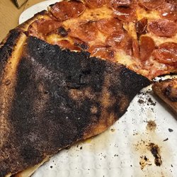 KETTLEHEAD on MAIN Nashua - Burnt and gross pepperoni pizza