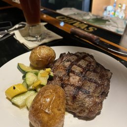 Ribeye with potatoes and veg Ribeye with potatoes and veg