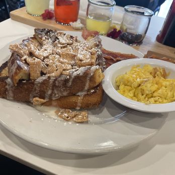 T's Brunch Bar - Cinnamon Toast Crunch French toast eggs & bacon - Breakfast & Brunch Near Me - Atlanta, Georgia