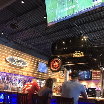Ford's Garage Wesley Chapel - Main bar - Burgers Near Me - Lutz, Florida Ford's Garage Wesley Chapel - Main bar - Burgers Near Me - Lutz, Florida