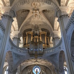 St. Andreaskirche mit dem Mausoleum von Jan-Wellem - Die Orgel auf der Empore.  The organ on the gallery.