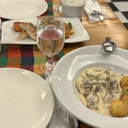 Muelle Deli And Restaurant - oxtongue over patatoes and some breaded chicken