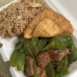 New Hong Kong - Beef with pea pods, chicken fried rice and crab Rangoon (get 2) lunch special. Delicious and you can't beat the price!