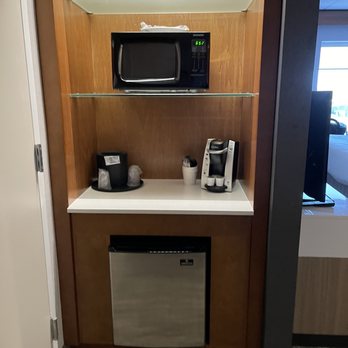 SpringHill Suites by Marriott Dayton Beavercreek - Our fridge, microwave & keuric - Hotels Near Me - Beavercreek, Ohio SpringHill Suites by Marriott Dayton Beavercreek - Our fridge, microwave & keuric - Hotels Near Me - Beavercreek, Ohio