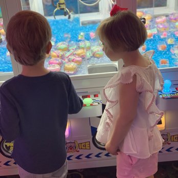 Great Wolf Lodge - Arcade claw machine - huge fav - Resorts Near Me - Centralia, Washington Great Wolf Lodge - Arcade claw machine - huge fav - Resorts Near Me - Centralia, Washington