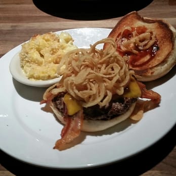 Cheddar's Scratch Kitchen - Smokehouse burger with baaacccon with mac and cheese. - American Near Me - Orlando, Florida Cheddar's Scratch Kitchen - Smokehouse burger with baaacccon with mac and cheese. - American Near Me - Orlando, Florida