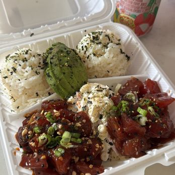 PB Poke House - Shoyu ( classic) and spicy garlic combo plate with avocado - Poke Near Me - San Diego, California