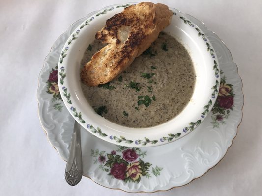 Tonti's Cocktail Bar & Bistro by null