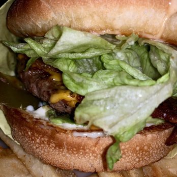Fair Oaks Burger - Big ol burger, their special - Burgers Near Me - Altadena, California